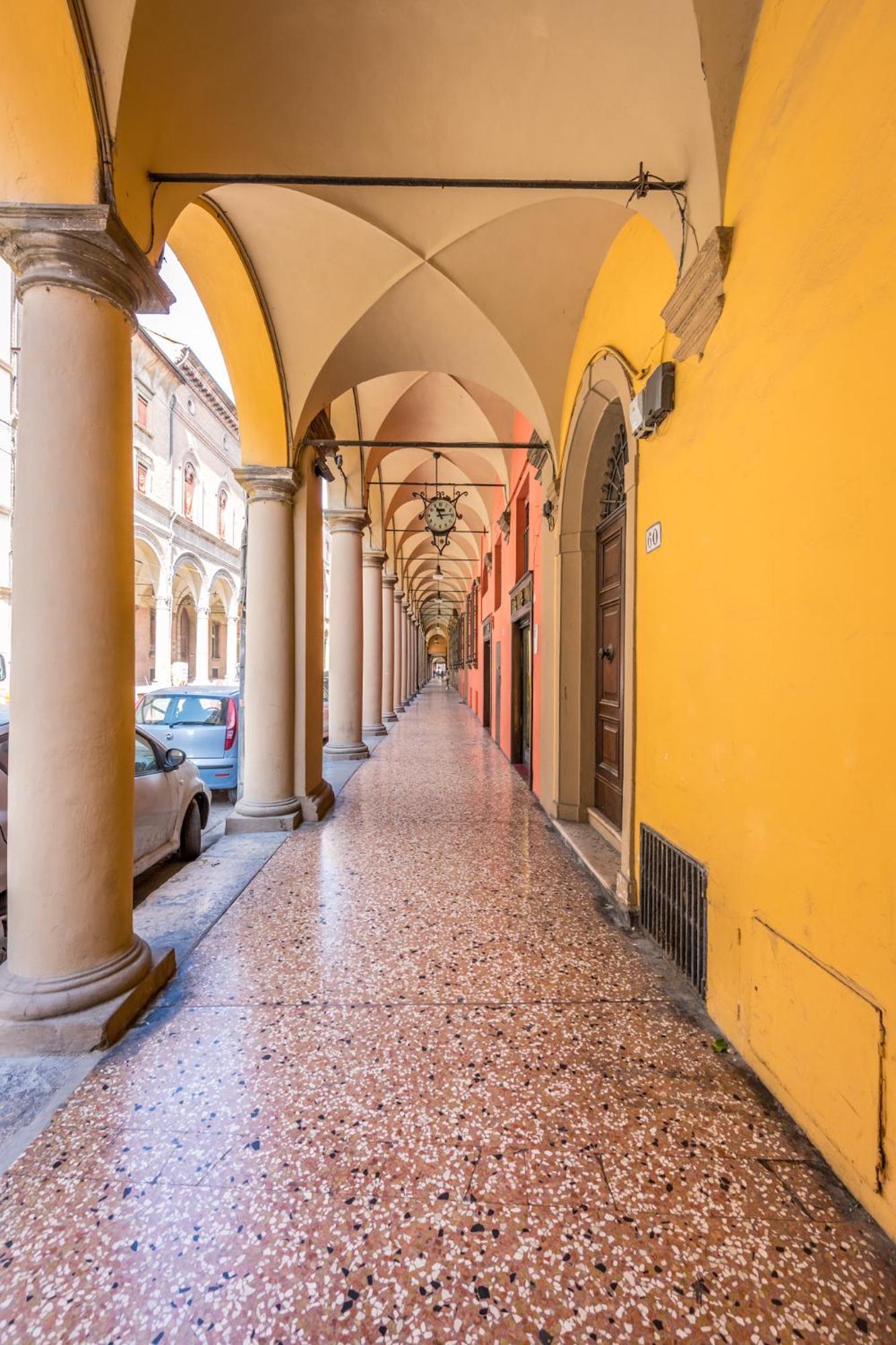Ab Plus - Via Santo Stefano 62 Bologna Exteriör bild